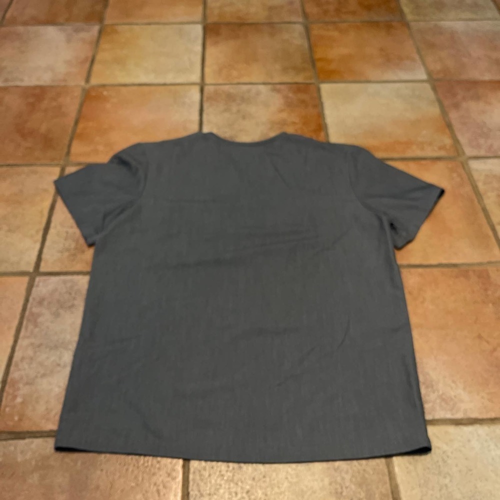 FIGS LEON SCRUB TOP GRAPHITE GRAY LARGE - Picture 4 of 4